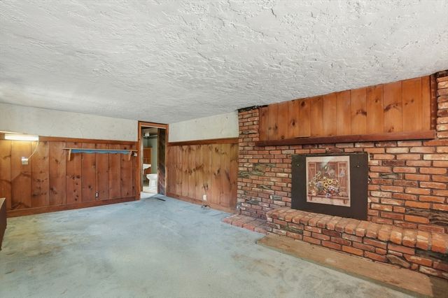 61 Flagg Swamp Rd, Freetown, MA 02717