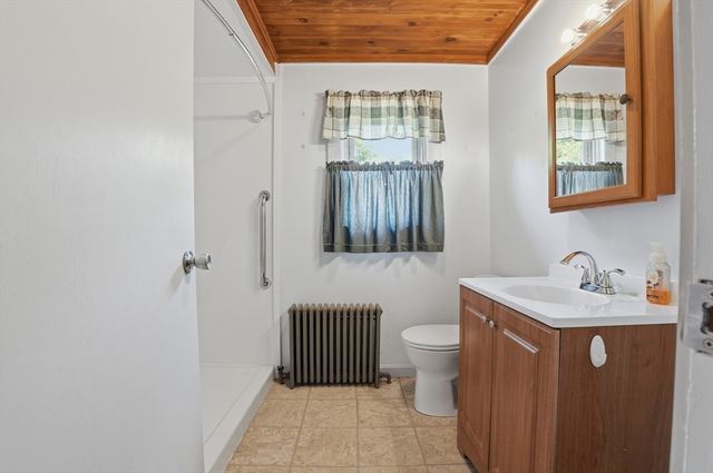 61 Flagg Swamp Rd, Freetown, MA 02717