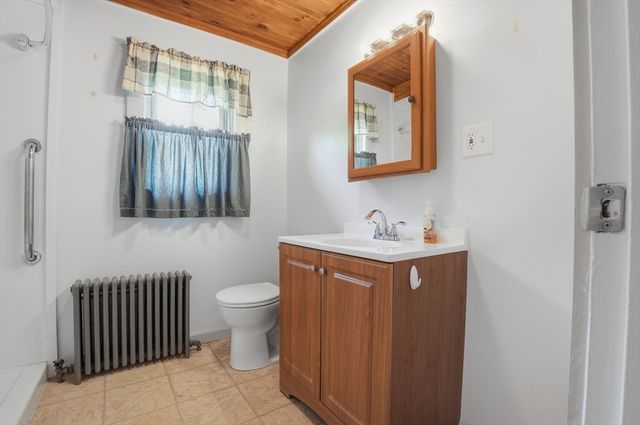 61 Flagg Swamp Rd, Freetown, MA 02717