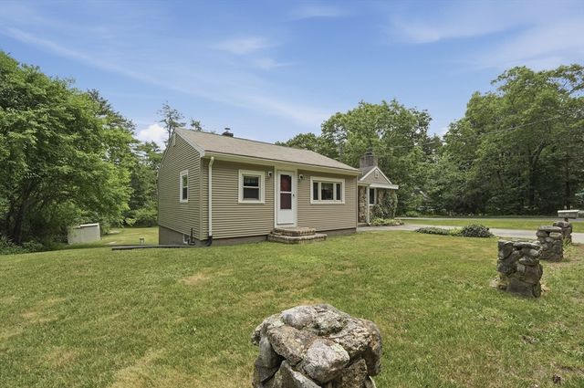 61 Flagg Swamp Rd, Freetown, MA 02717