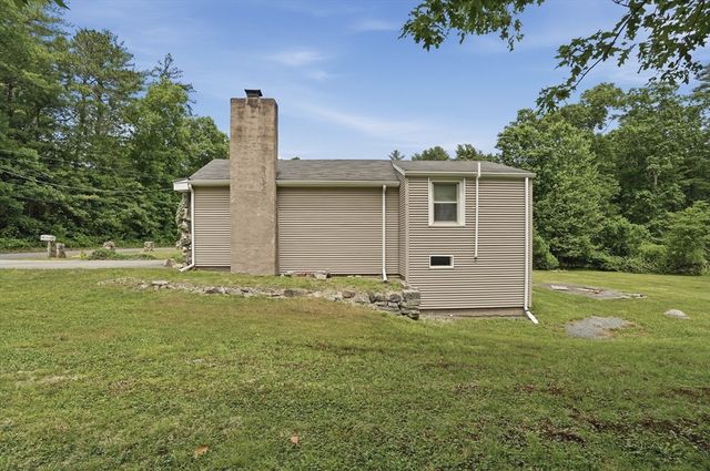 61 Flagg Swamp Rd, Freetown, MA 02717