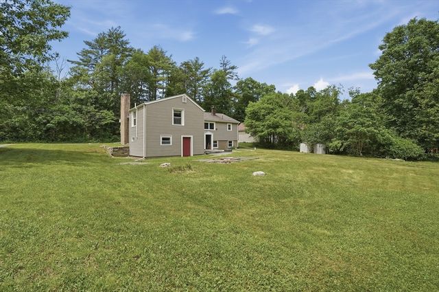 61 Flagg Swamp Rd, Freetown, MA 02717