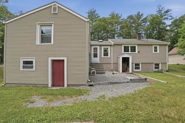 61 Flagg Swamp Rd, Freetown, MA 02717