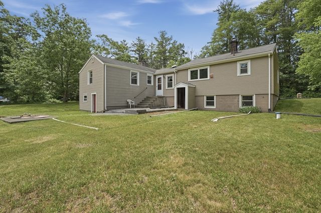 61 Flagg Swamp Rd, Freetown, MA 02717