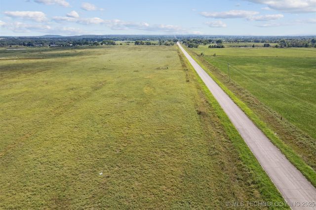 S 170 Road, Henryetta, OK 74437