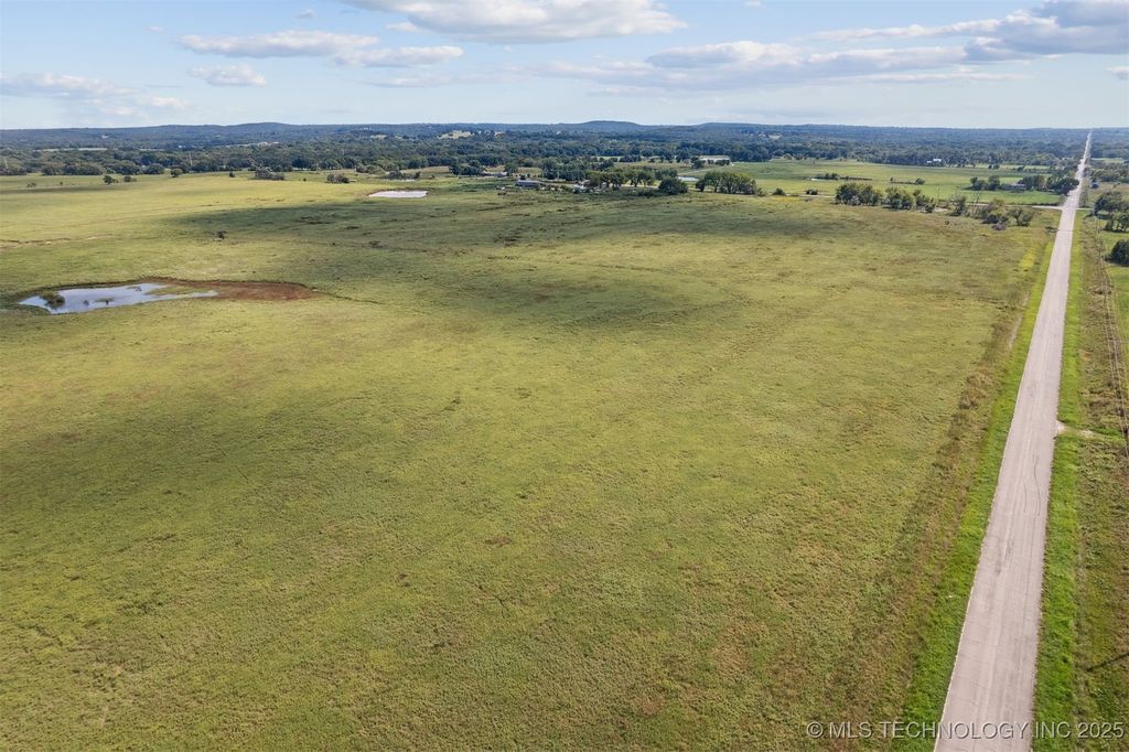 S 170 Road, Henryetta, OK 74437