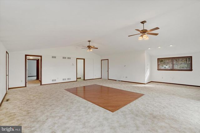 2236 BOB WHITE LN, Lancaster, PA 17601