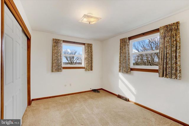 2236 BOB WHITE LN, Lancaster, PA 17601