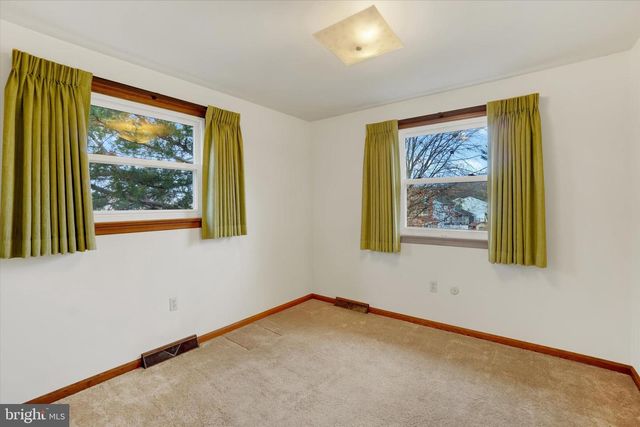 2236 BOB WHITE LN, Lancaster, PA 17601