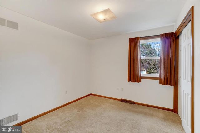 2236 BOB WHITE LN, Lancaster, PA 17601