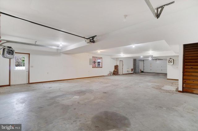 2236 BOB WHITE LN, Lancaster, PA 17601