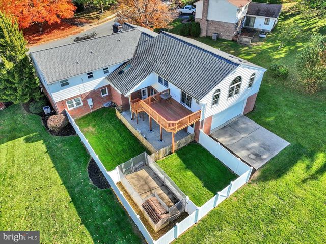 2236 BOB WHITE LN, Lancaster, PA 17601