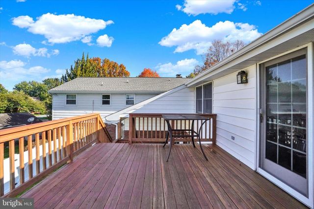 2236 BOB WHITE LN, Lancaster, PA 17601