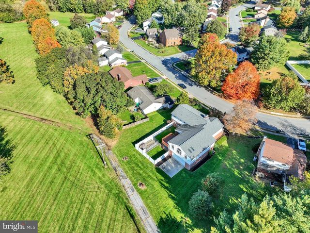 2236 BOB WHITE LN, Lancaster, PA 17601