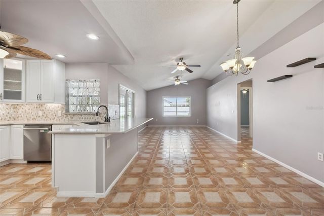 2620 E DORCHESTER DR, Deltona, FL 32738