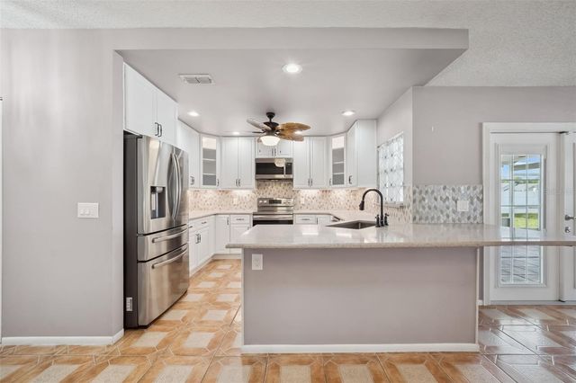 2620 E DORCHESTER DR, Deltona, FL 32738