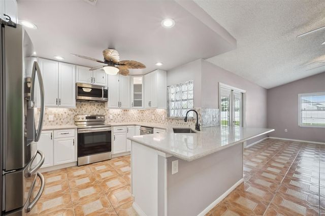 2620 E DORCHESTER DR, Deltona, FL 32738