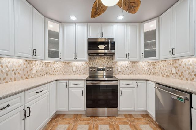 2620 E DORCHESTER DR, Deltona, FL 32738
