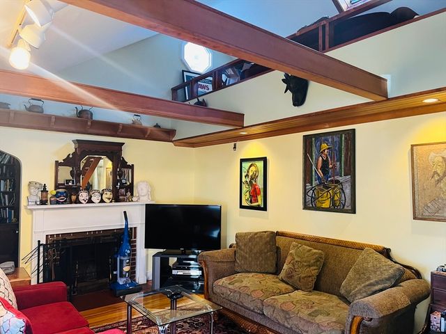 137 Warwick Rd 137, Newton, MA 02465