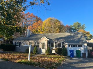 137 Warwick Rd 137, Newton, MA 02465