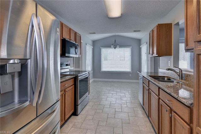 335 Manning LN, Hampton, VA 23666