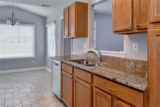 335 Manning LN, Hampton, VA 23666