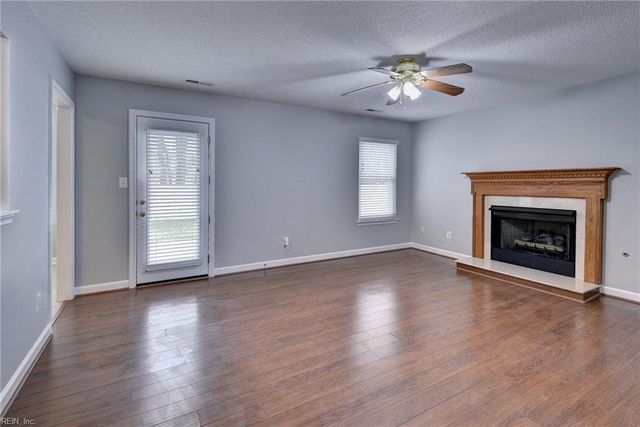 335 Manning LN, Hampton, VA 23666