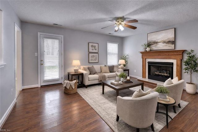 335 Manning LN, Hampton, VA 23666