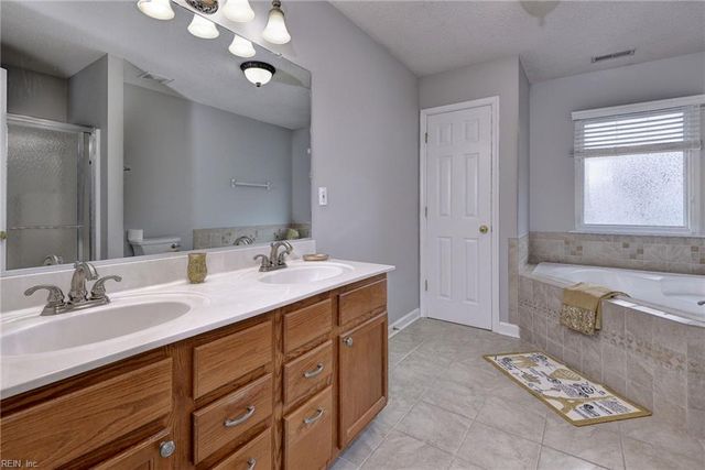 335 Manning LN, Hampton, VA 23666