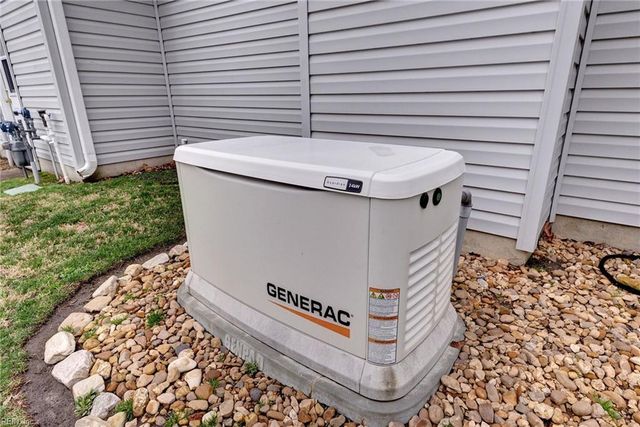 335 Manning LN, Hampton, VA 23666