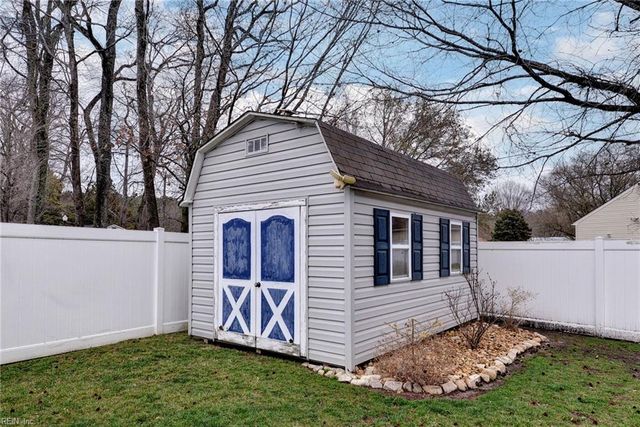 335 Manning LN, Hampton, VA 23666