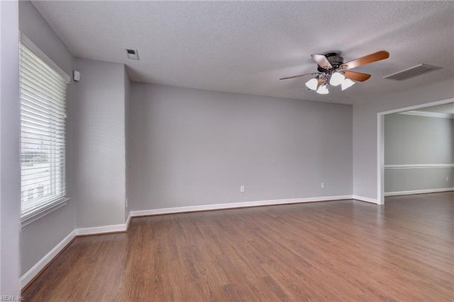 335 Manning LN, Hampton, VA 23666