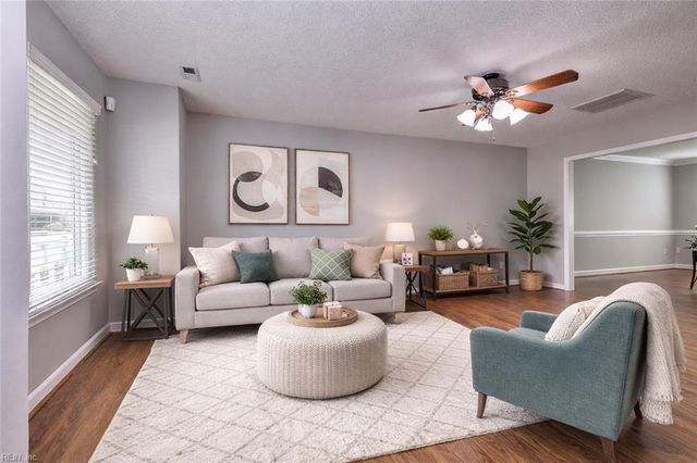 335 Manning LN, Hampton, VA 23666