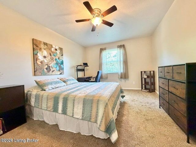 8907 Bobrader Ct, Louisville, KY 40299