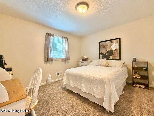 8907 Bobrader Ct, Louisville, KY 40299