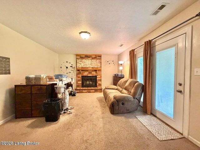 8907 Bobrader Ct, Louisville, KY 40299