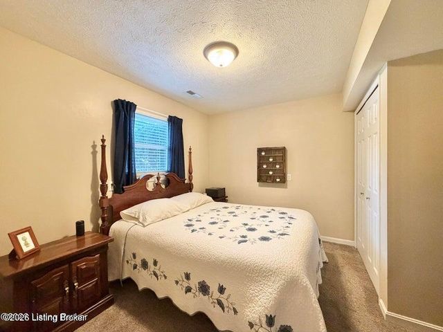 8907 Bobrader Ct, Louisville, KY 40299