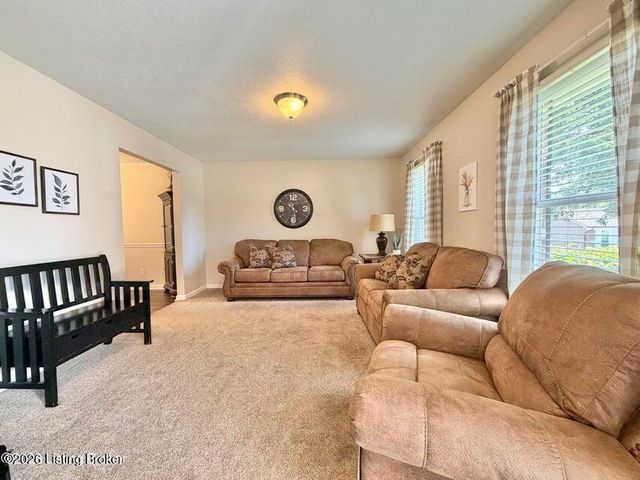 8907 Bobrader Ct, Louisville, KY 40299