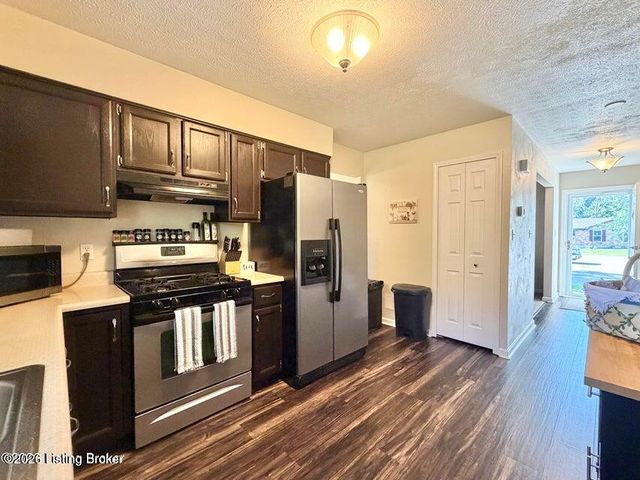 8907 Bobrader Ct, Louisville, KY 40299