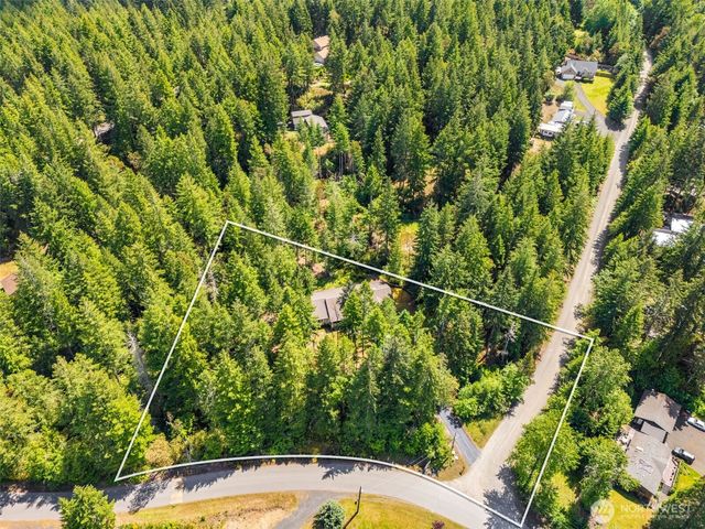 300 E Hillside Drive, Belfair, WA 98528