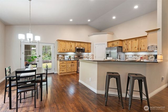 300 E Hillside Drive, Belfair, WA 98528