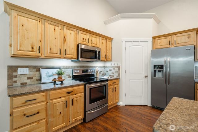 300 E Hillside Drive, Belfair, WA 98528