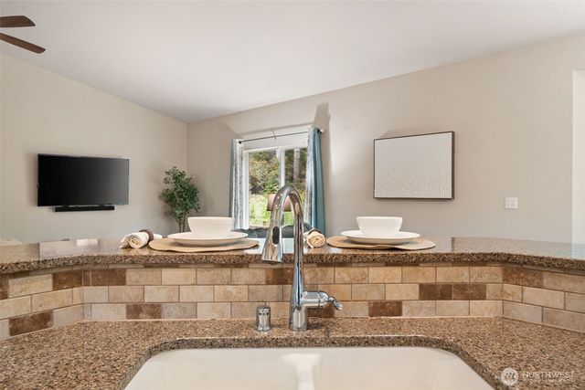 300 E Hillside Drive, Belfair, WA 98528