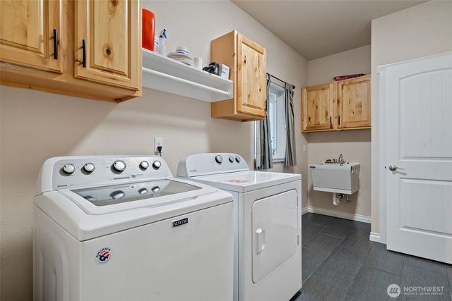 300 E Hillside Drive, Belfair, WA 98528