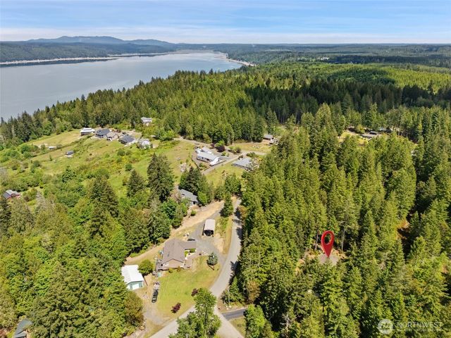 300 E Hillside Drive, Belfair, WA 98528
