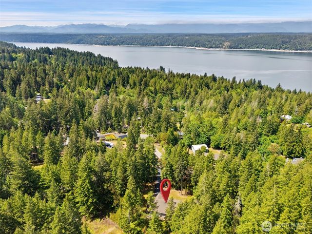 300 E Hillside Drive, Belfair, WA 98528