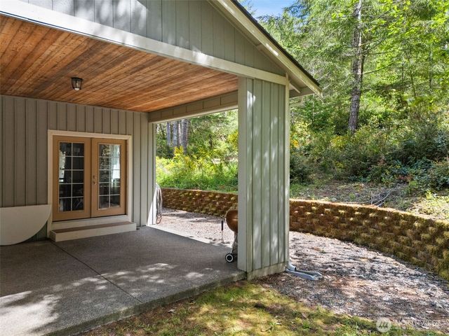 300 E Hillside Drive, Belfair, WA 98528