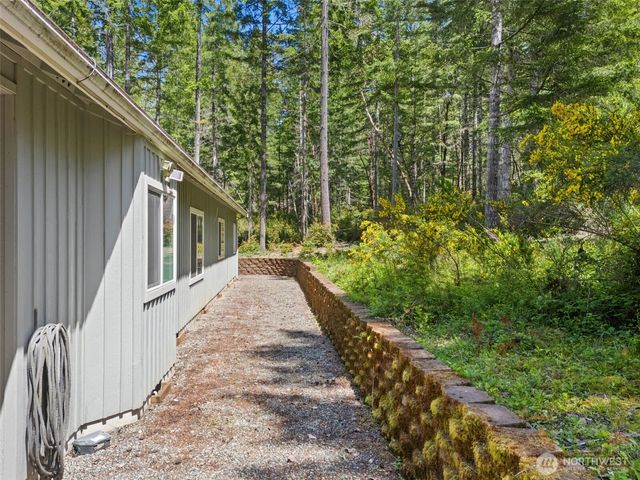 300 E Hillside Drive, Belfair, WA 98528