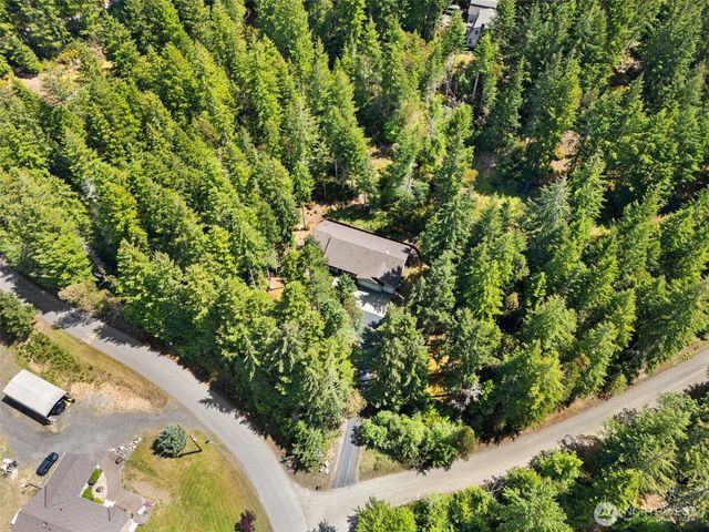 300 E Hillside Drive, Belfair, WA 98528