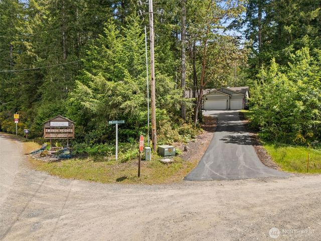 300 E Hillside Drive, Belfair, WA 98528